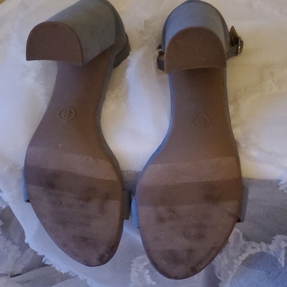 Heels - Picture 5 of 7